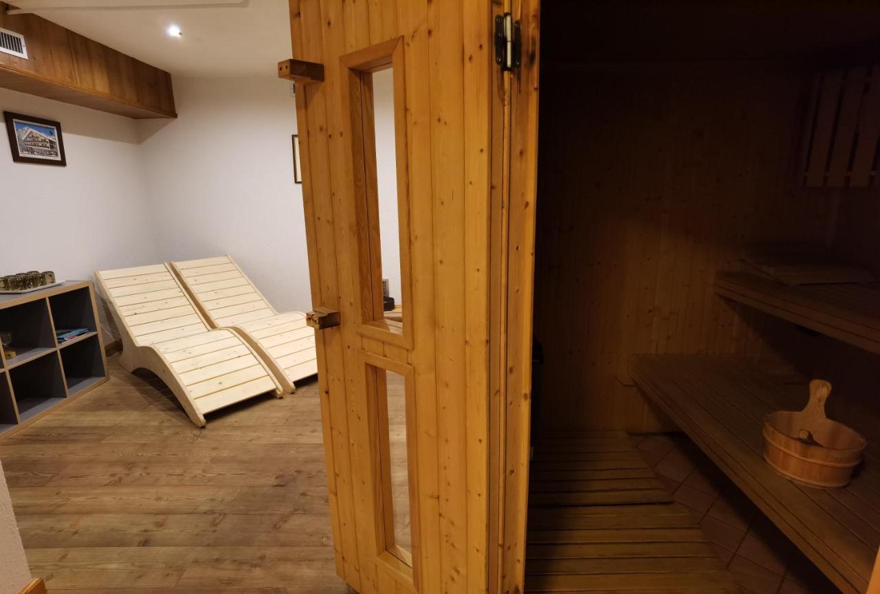 Croux Hotel 3*