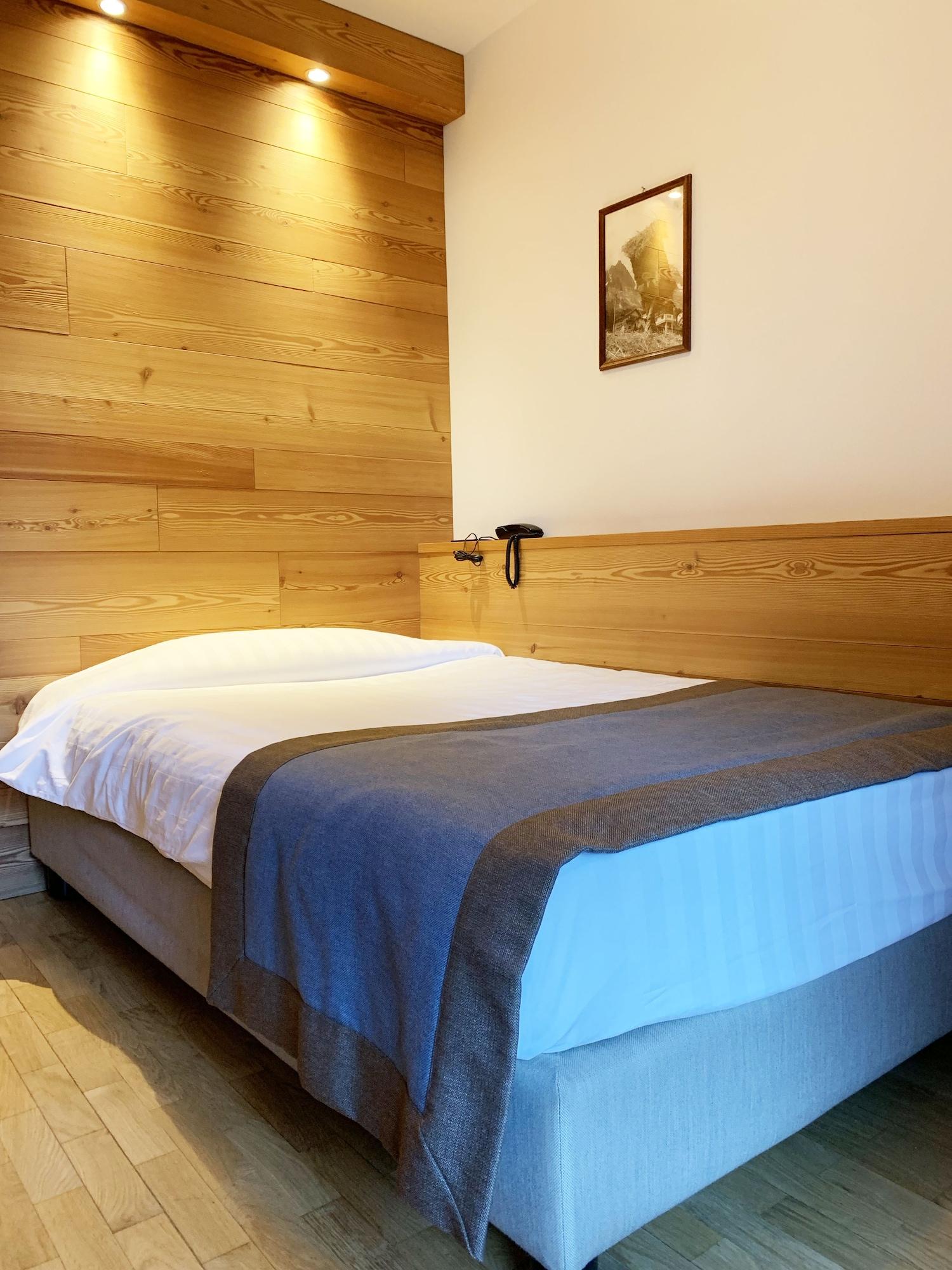 Croux Hotel